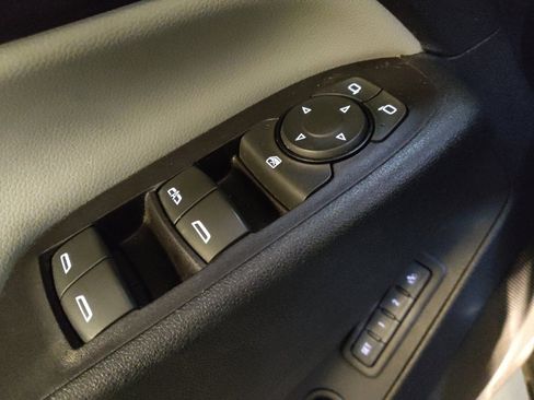 Used 2018 Chevrolet Equinox Premier image 27