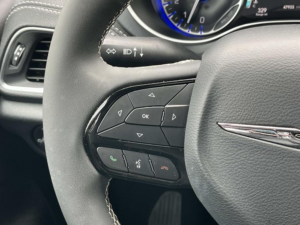 Used 2025 Chrysler Pacifica Limited FWD image 15