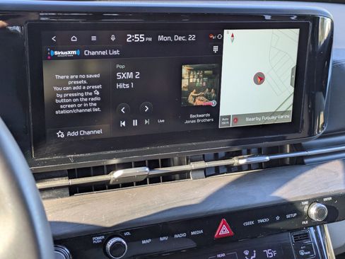 Used 2024 Kia Carnival EX image 18