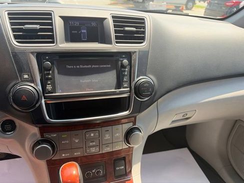 Used 2013 Toyota Highlander Limited AWD/4WD image 18