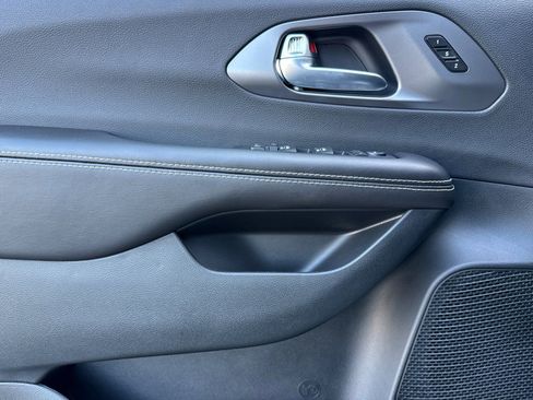 New 2026 Chrysler Pacifica Select w/ S Appearance Package image 10