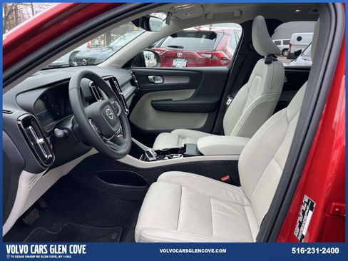 Used 2023 Volvo XC40 B5 Plus w/ Climate Package image 13