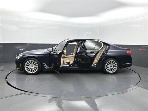 Used 2018 BMW 740i image 47