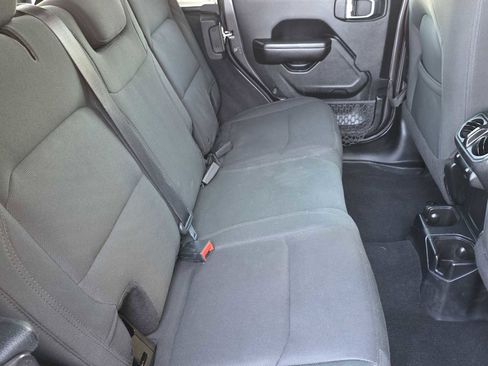 Used 2018 Jeep Wrangler Unlimited Sport S image 17