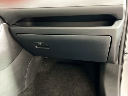 Used 2025 Toyota RAV4 XLE w/ Convenience Package FWD image 33