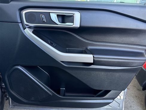 Used 2024 Ford Explorer XLT image 37