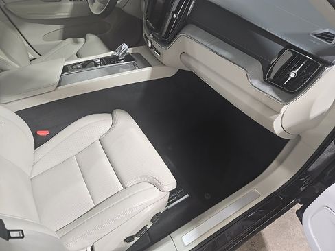 Used 2024 Volvo XC60 T8 Ultimate w/ Protection Package Premier image 21