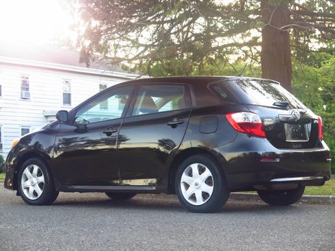 Used 2009 Toyota Matrix FWD image 3