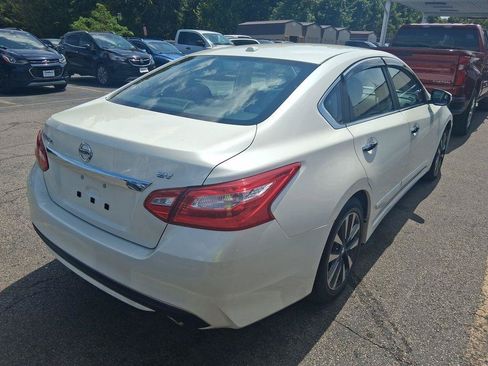 Used 2016 Nissan Altima 2.5 SV w/ Convenience Package FWD image 4