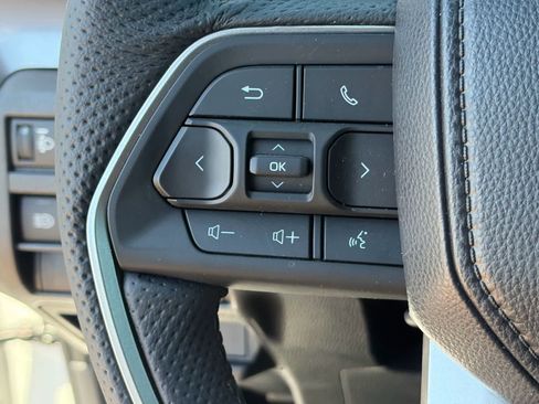Used 2025 Toyota Tacoma SR5 AWD/4WD image 10