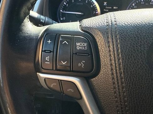 Used 2018 Toyota Highlander XLE AWD/4WD image 33