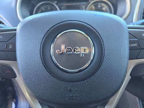 Used 2016 Jeep Cherokee Sport image 31