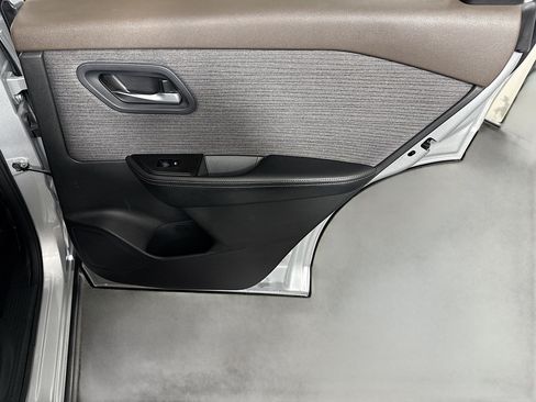 Used 2023 Nissan Rogue SV FWD image 28