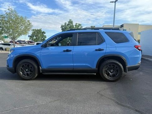 Used 2025 Honda Pilot TrailSport image 4