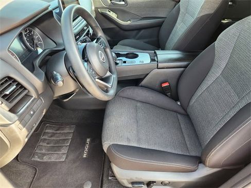 Used 2023 Nissan Rogue SV image 14