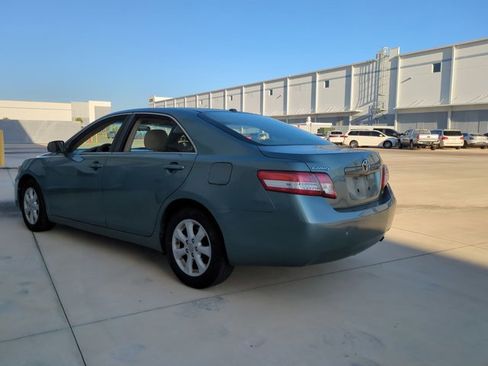 Used 2010 Toyota Camry LE image 7