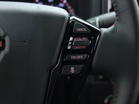 Used 2025 Nissan Frontier PRO-4X image 17