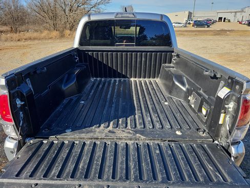 Used 2023 Toyota Tacoma TRD Sport w/ Technology Package image 9