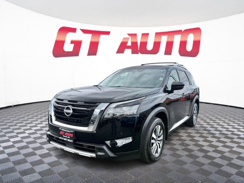 Used 2025 Nissan Pathfinder SL AWD/4WD image 2