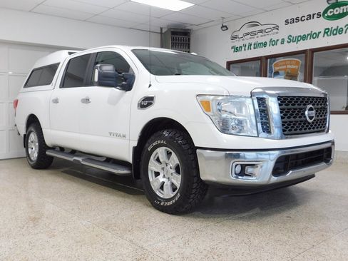 Used 2017 Nissan Titan SV image 3