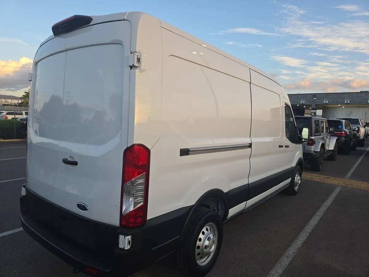 Used 2025 Ford Transit 250 148 Medium Roof Extended AWD w/ Load Area Protection Package image 2