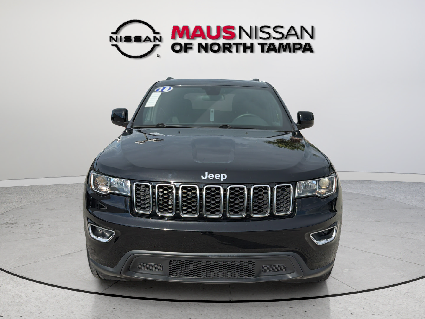 Used 2018 Jeep Grand Cherokee Laredo RWD image 3