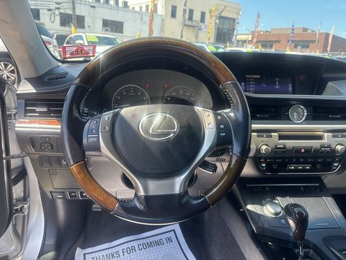Used 2015 Lexus ES 350 w/ Premium Package FWD image 16