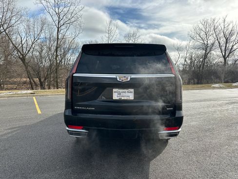 Used 2023 Cadillac Escalade ESV Premium Luxury image 7
