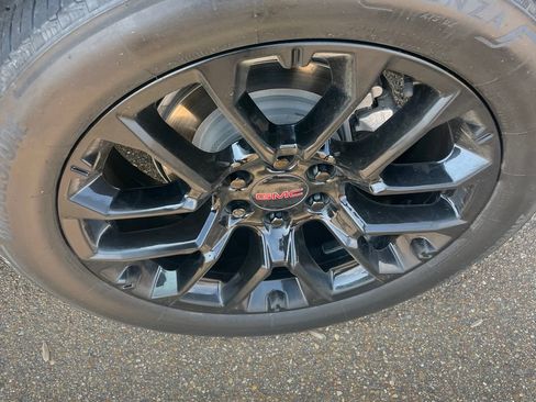 Used 2023 GMC Yukon SLT w/ SLT Premium Package RWD image 18