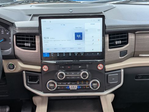 Used 2024 Ford Expedition Max Limited RWD image 20