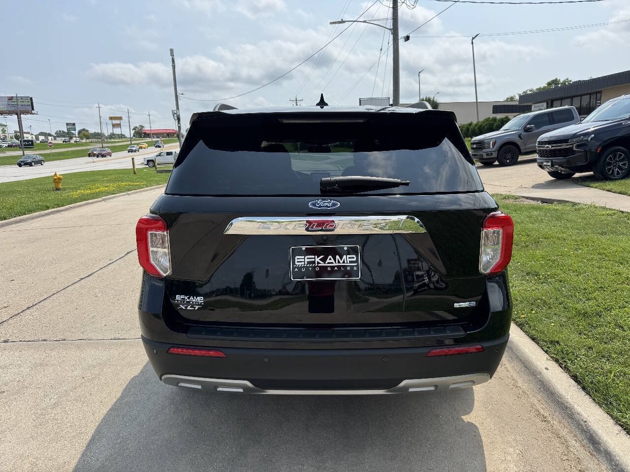 Used 2020 Ford Explorer XLT w/ Equipment Group 202A AWD/4WD image 4