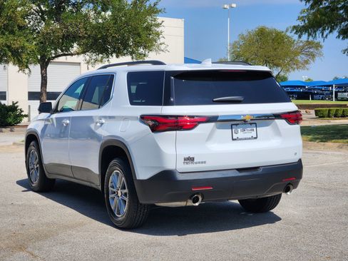 Used 2023 Chevrolet Traverse LT FWD image 4