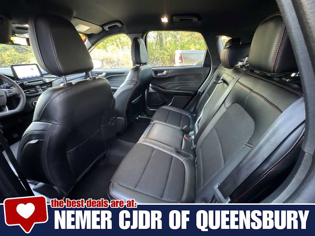 Used 2025 Ford Escape ST-Line Select AWD/4WD image 21