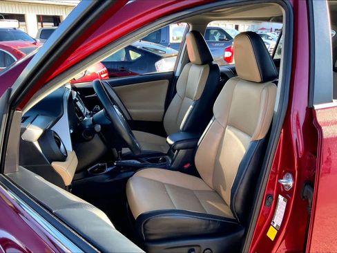 Used 2018 Toyota RAV4 Limited image 8