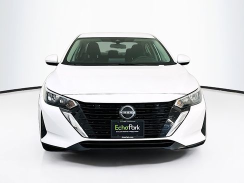 Used 2024 Nissan Sentra SV FWD image 2