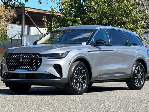 Certified 2024 Lincoln Nautilus Premier image 8