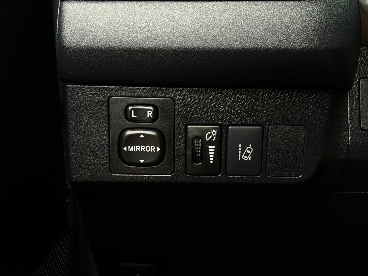 Used 2017 Toyota RAV4 LE FWD image 20