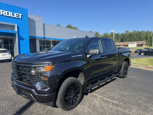 Used 2022 Chevrolet Silverado 1500 Custom image 3