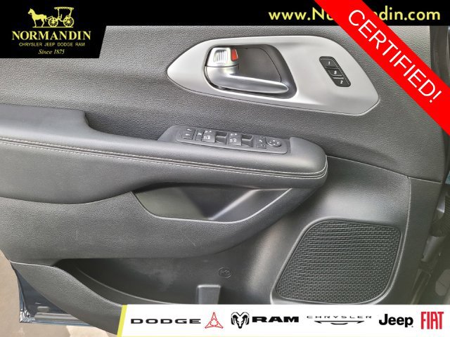 Certified 2025 Chrysler Pacifica Limited FWD image 14