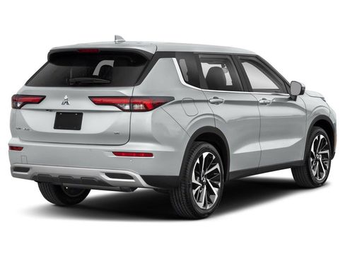 Used 2024 Mitsubishi Outlander SE AWD/4WD image 2