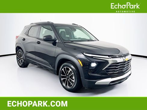 Used 2025 Chevrolet TrailBlazer LT image 1