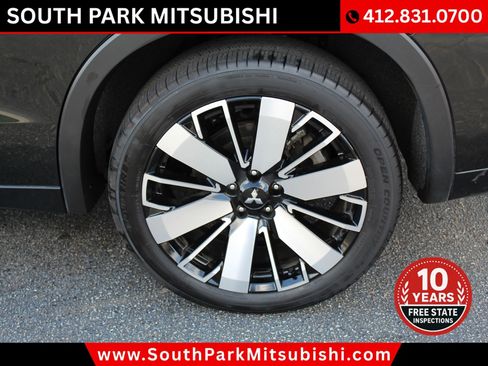 Used 2025 Mitsubishi Outlander AWD image 38
