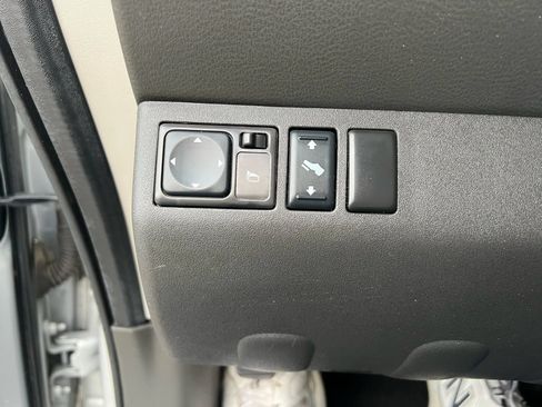Used 2011 Nissan Pathfinder SV RWD image 14