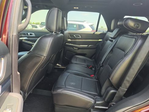 Used 2018 Ford Explorer Limited w/ Equipment Group 301A AWD/4WD image 11