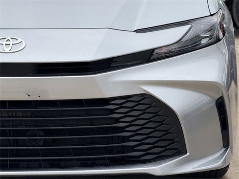 Used 2025 Toyota Camry LE image 9