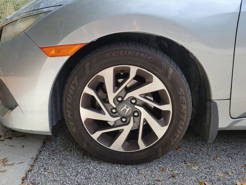 Used 2018 Honda Civic EX image 3