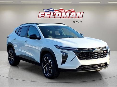 Used 2024 Chevrolet Trax RS w/ Sunroof Package FWD image 8