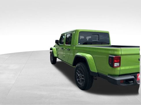 New 2025 Jeep Gladiator Sport image 4