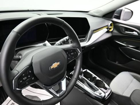 Used 2025 Chevrolet Trax LT w/ Driver Confidence Package FWD image 24