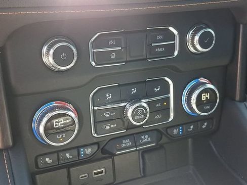 Used 2024 GMC Yukon AT4 w/ Technology Package AWD/4WD image 19